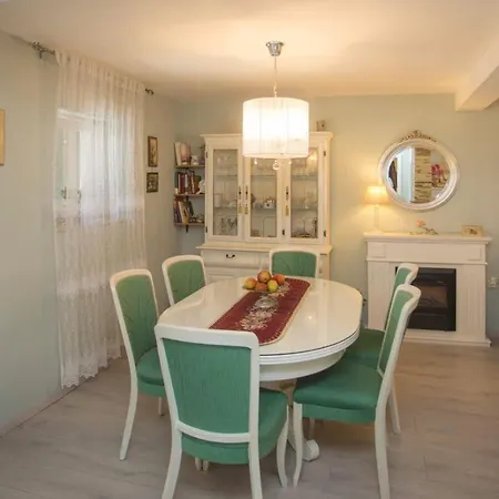 Antica With Yard & Bbq 斯普利特