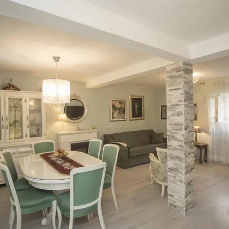 Antica With Yard & Bbq * 斯普利特