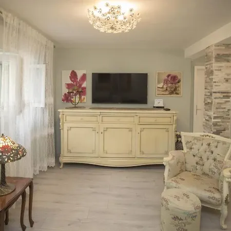 Antica With Yard & Bbq * 斯普利特