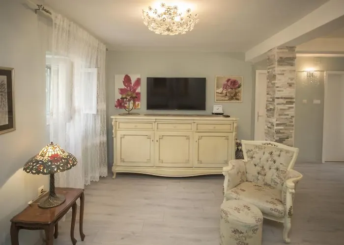 Antica With Yard & Bbq * 斯普利特