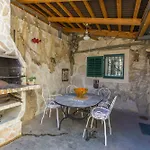 Апартаменты Antica With Yard & Bbq