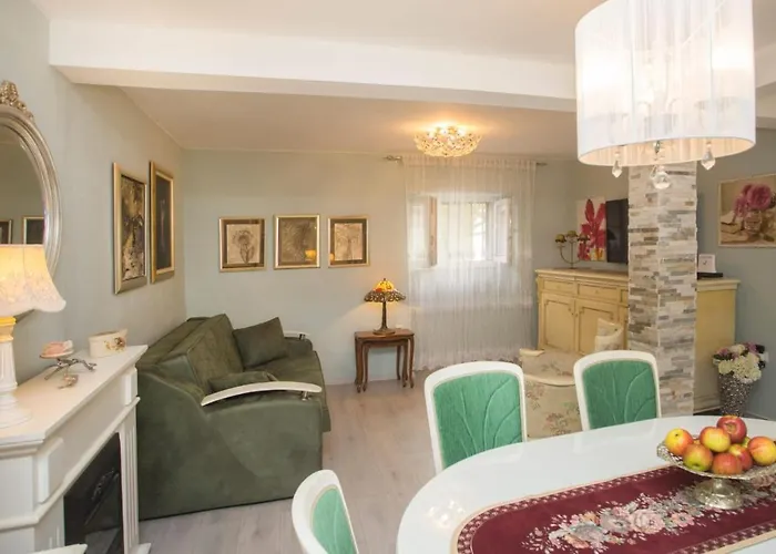 Apartment Antica With Yard & Bbq Split