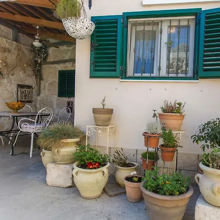 Antica With Yard & Bbq Split